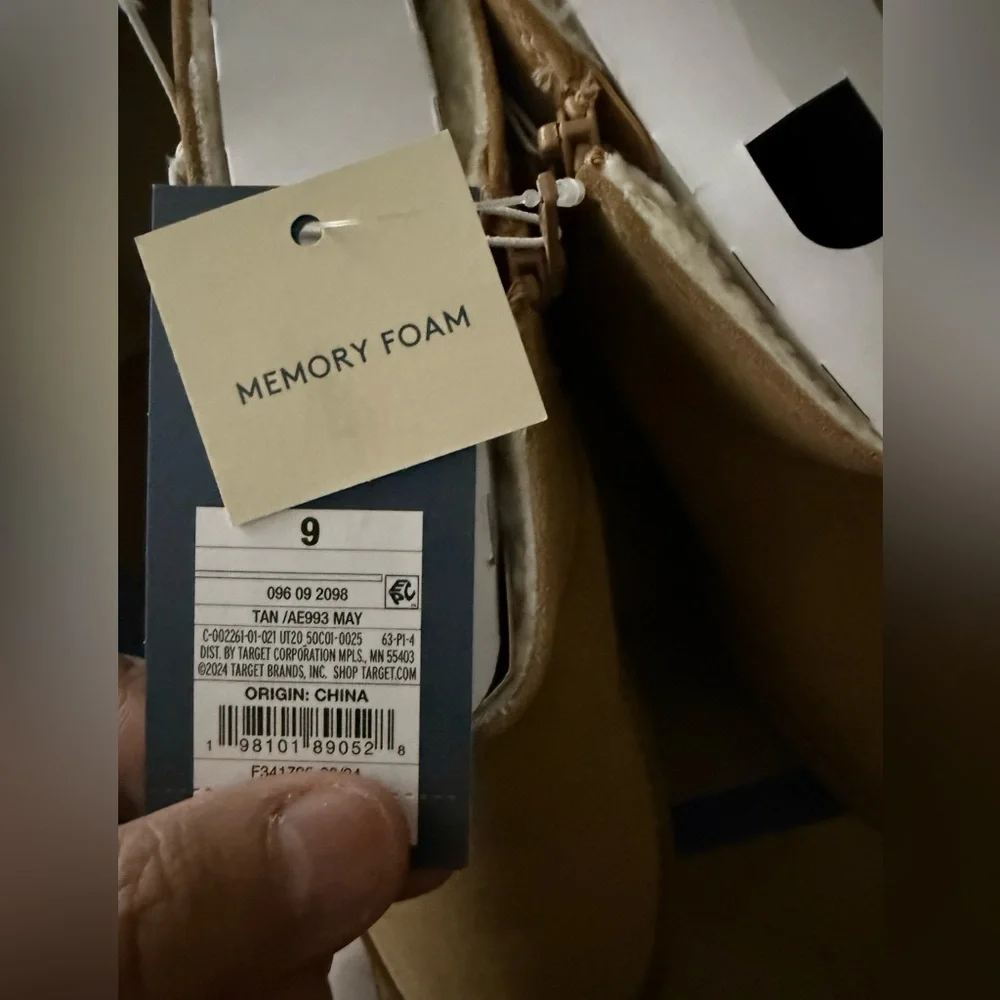 Universal Thread Women’s May Tan Suede  Boots with Memory Foam Insole . Size 9